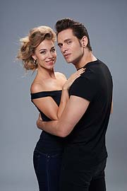 Veronika Riedl und Alexander Jahnke als Sandy und Danny  Foto. C_Ruprecht_Stempell